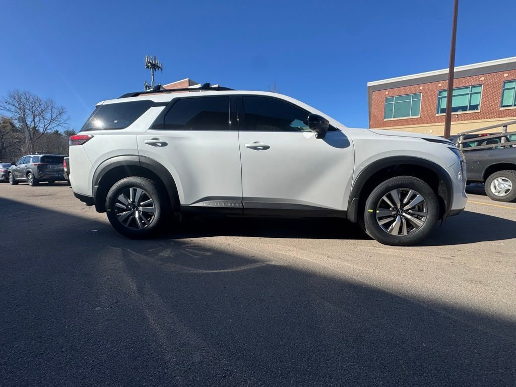 New 2026 Nissan Pathfinder SL image 4