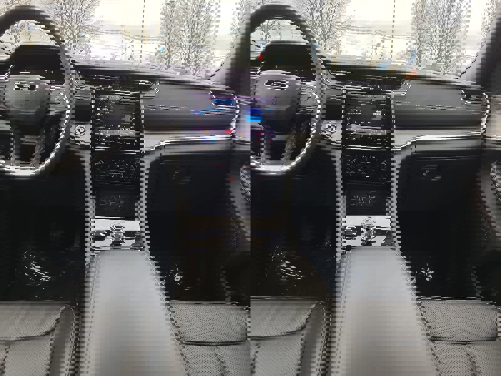 Used 2024 Jeep Grand Cherokee L Limited w/ Luxury Tech Group II image 18