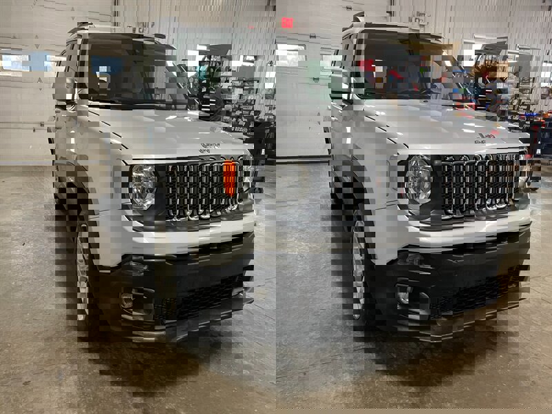 Used 2017 Jeep Renegade Latitude image 4