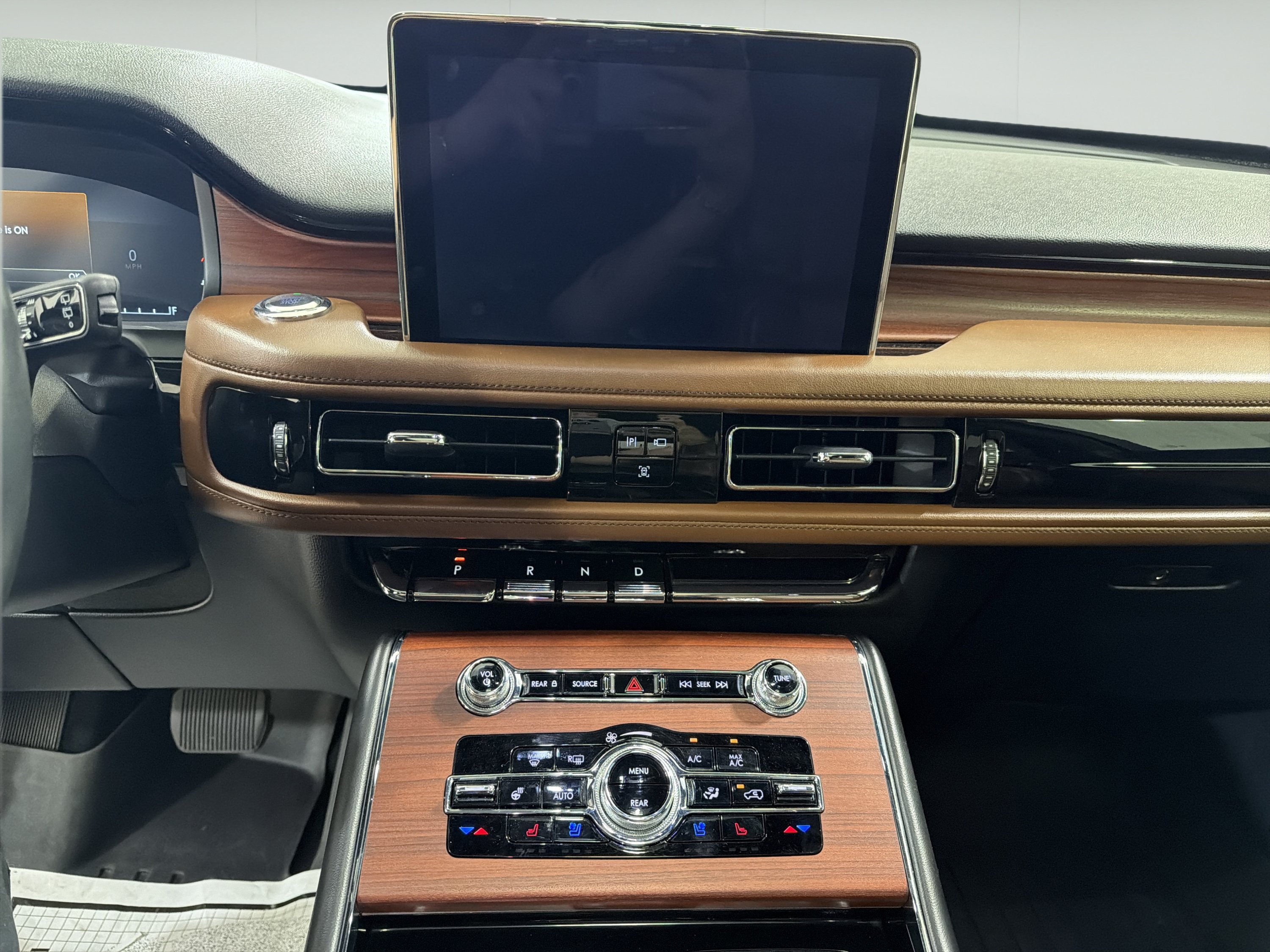 Used 2021 Lincoln Aviator Reserve w/ Equipment Group 202A AWD/4WD image 17