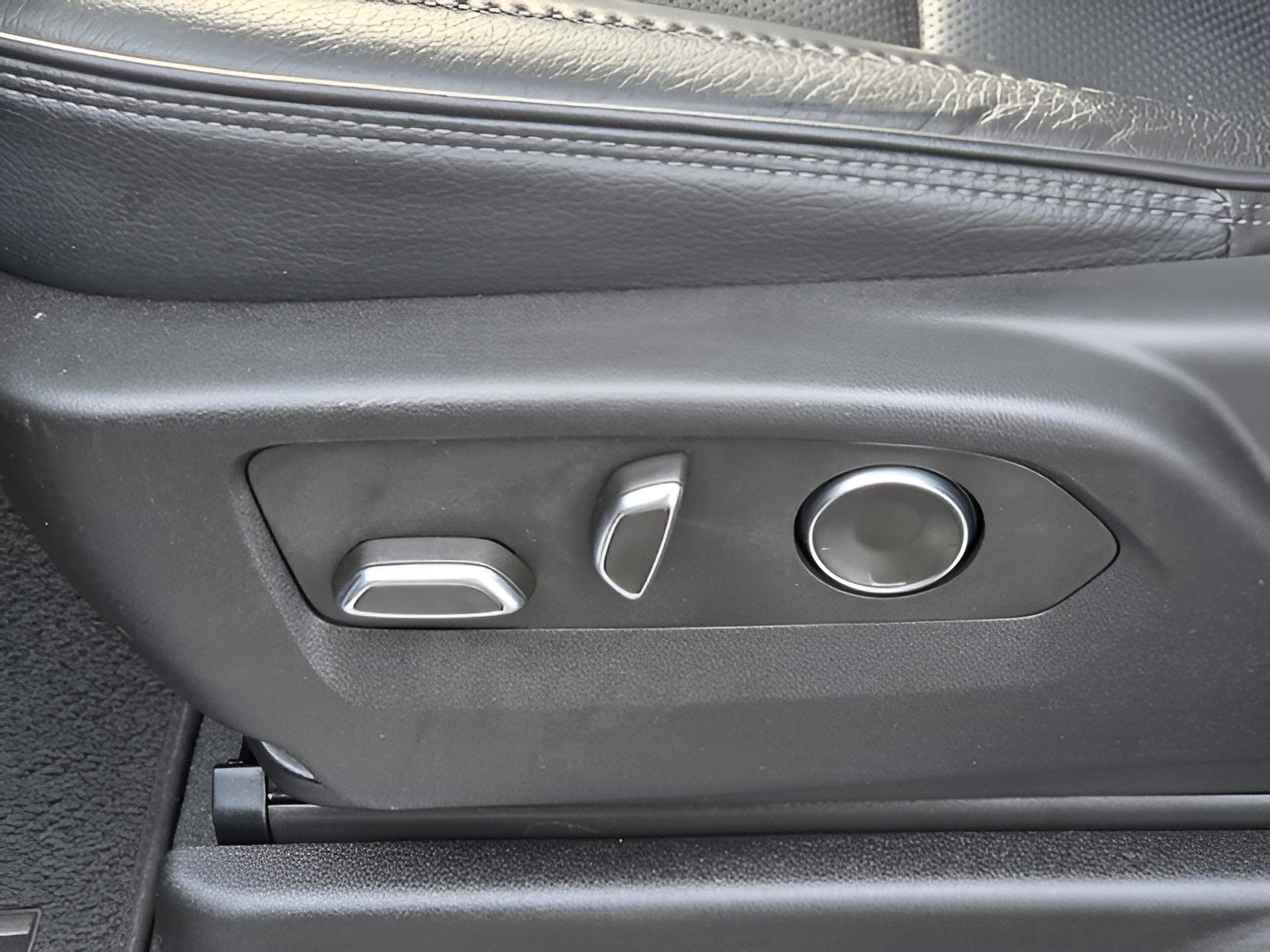 Used 2024 GMC Yukon XL Denali w/ Max Trailering Package image 14