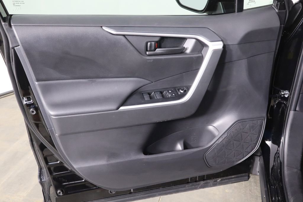 Used 2025 Toyota RAV4 LE FWD image 20