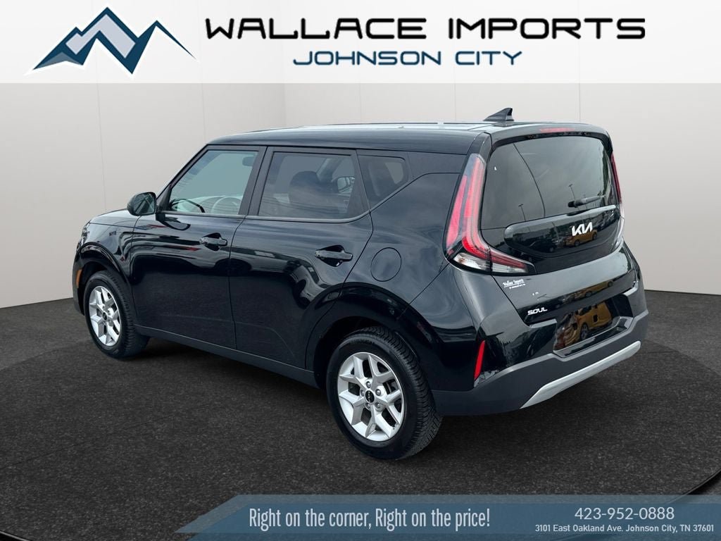 Used 2024 Kia Soul LX w/ Option Group 015 FWD image 3