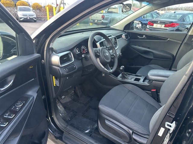 Used 2017 Kia Sorento LX image 9