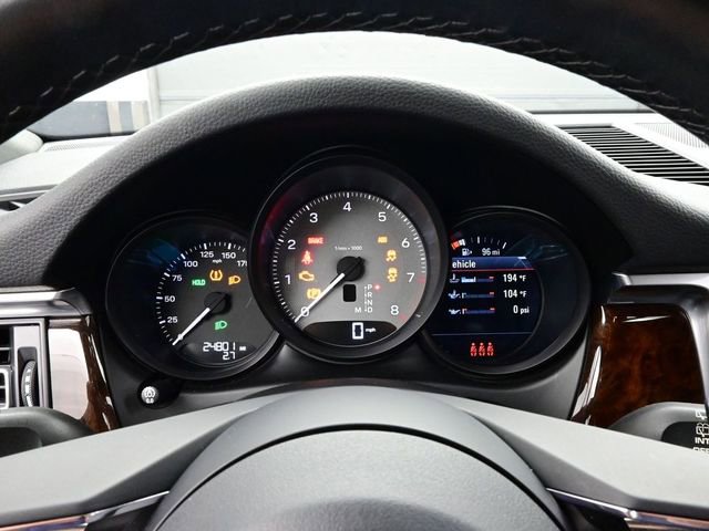 Certified 2023 Porsche Macan S image 9