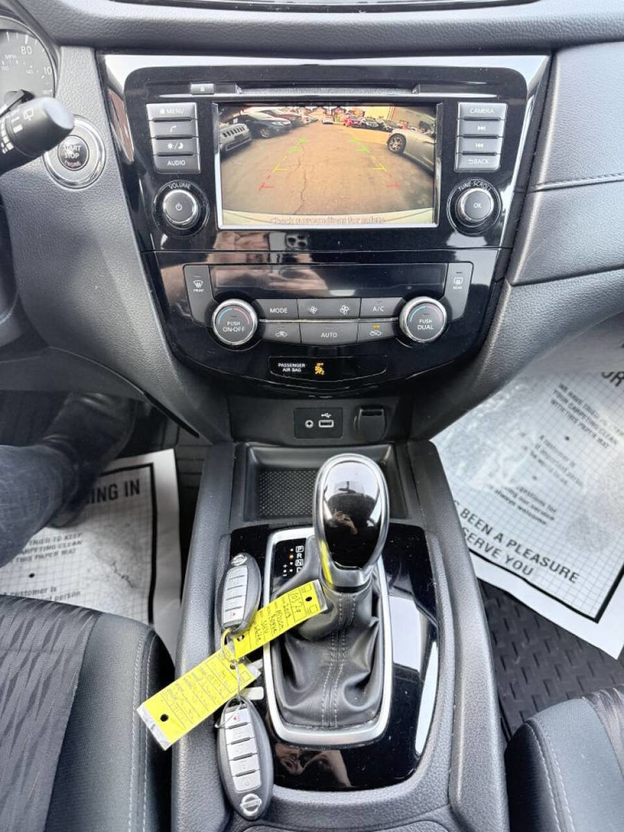 Used 2018 Nissan Rogue SV FWD image 16