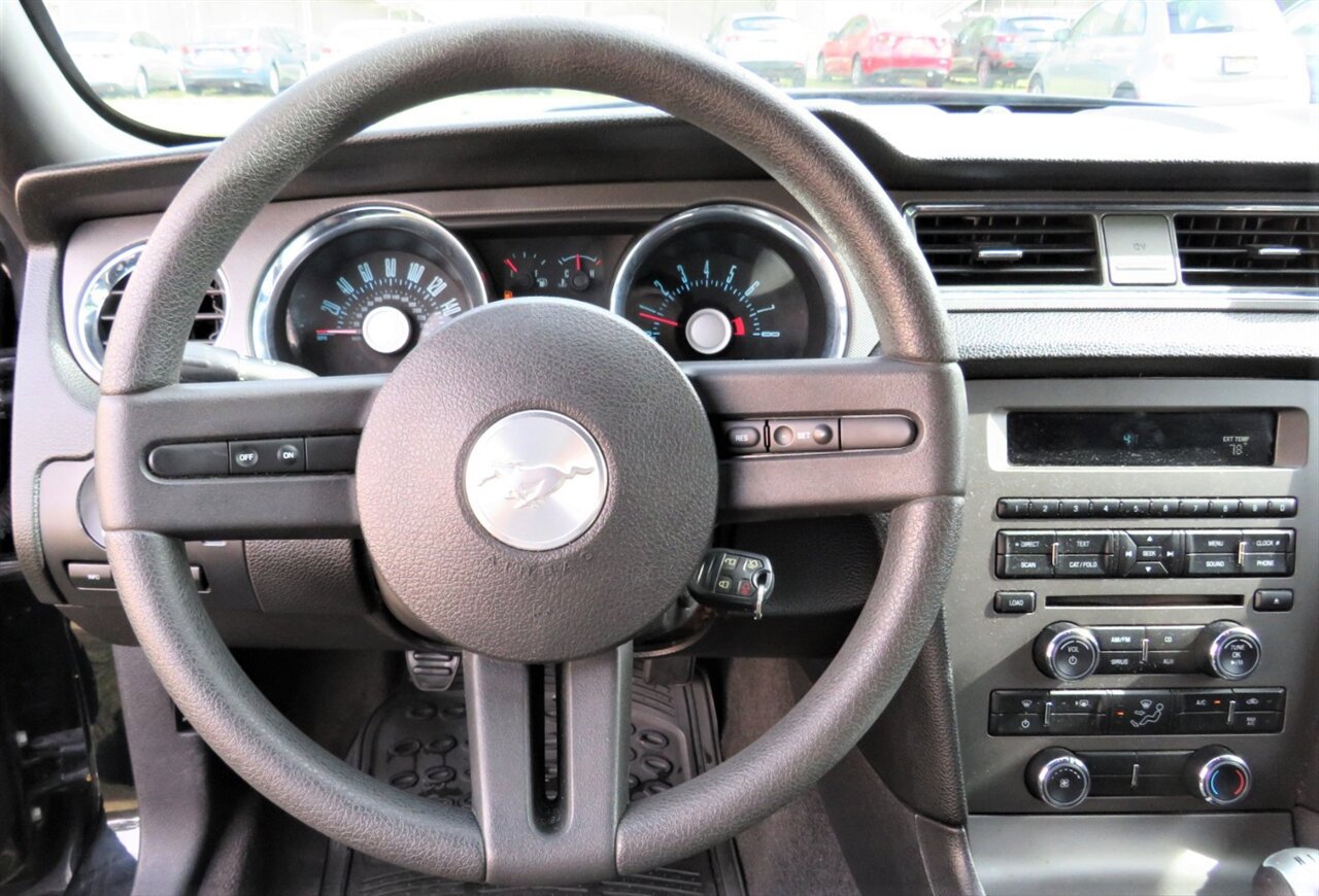 Used 2012 Ford Mustang GT RWD image 13