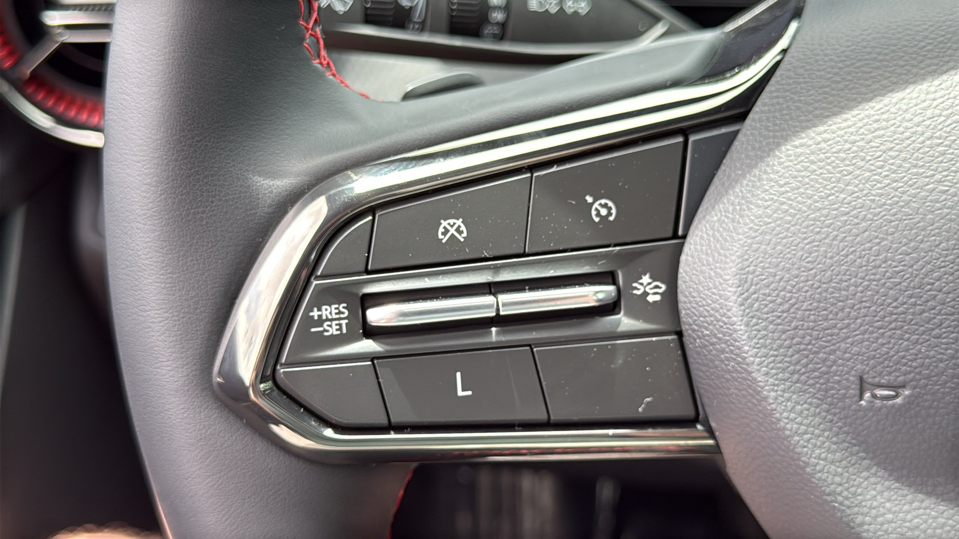 Used 2025 Chevrolet Equinox RS AWD/4WD image 16