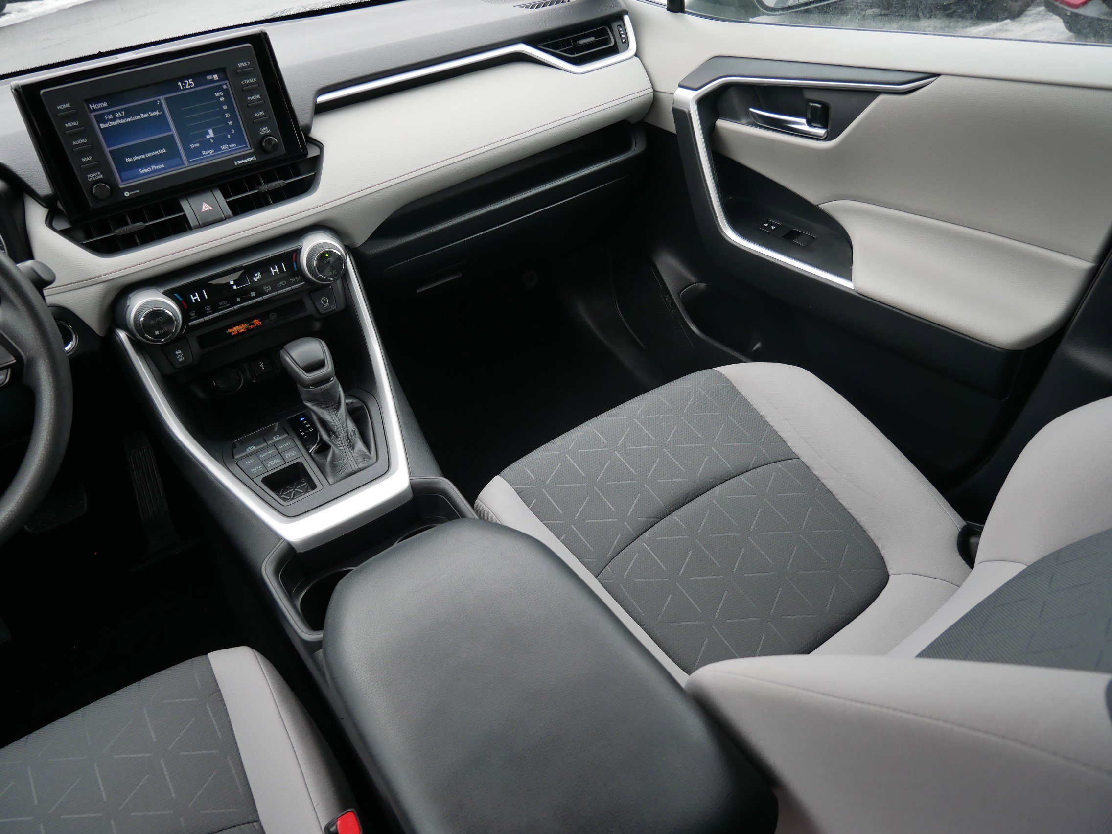 Used 2020 Toyota RAV4 XLE image 11