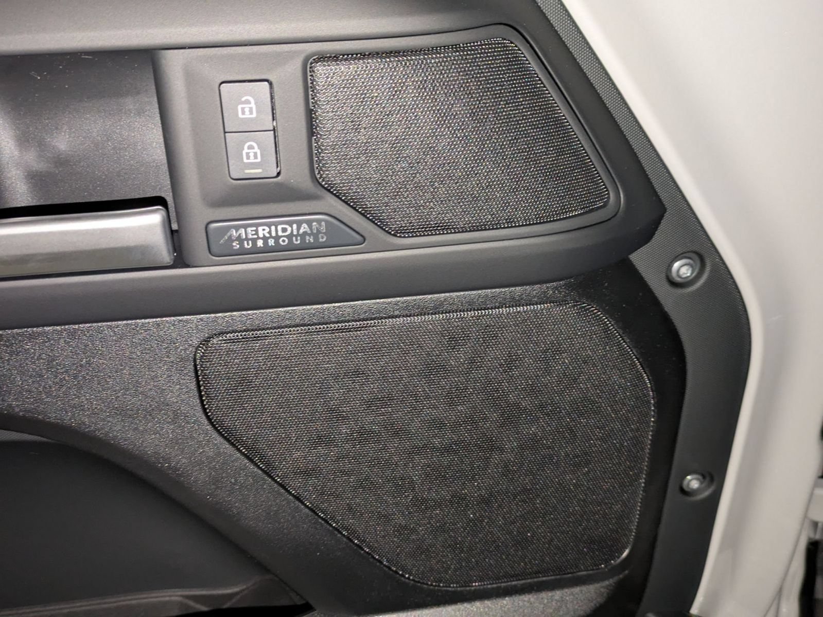 New 2026 Land Rover Defender 110 X-Dynamic SE AWD/4WD image 13