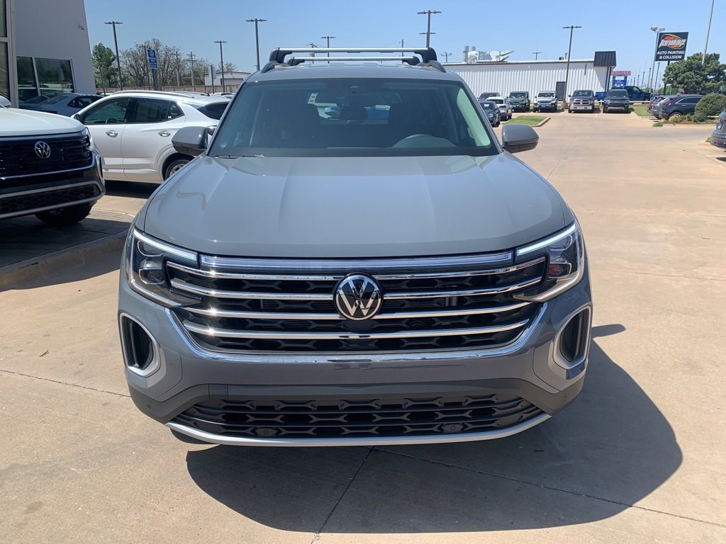 New 2025 Volkswagen Atlas SE image 2
