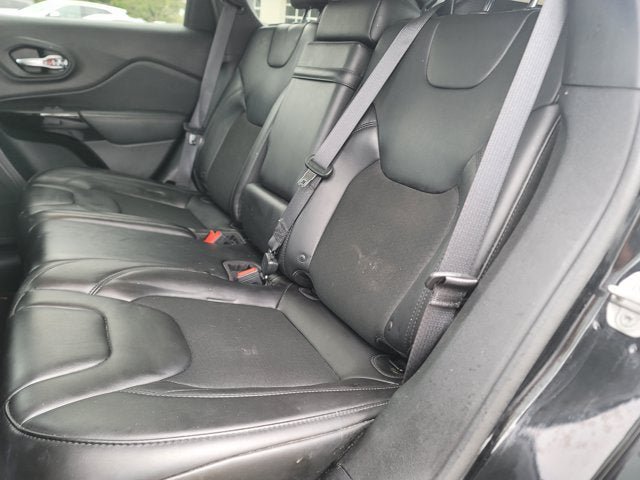 Used 2019 Jeep Cherokee Latitude Plus AWD/4WD image 16
