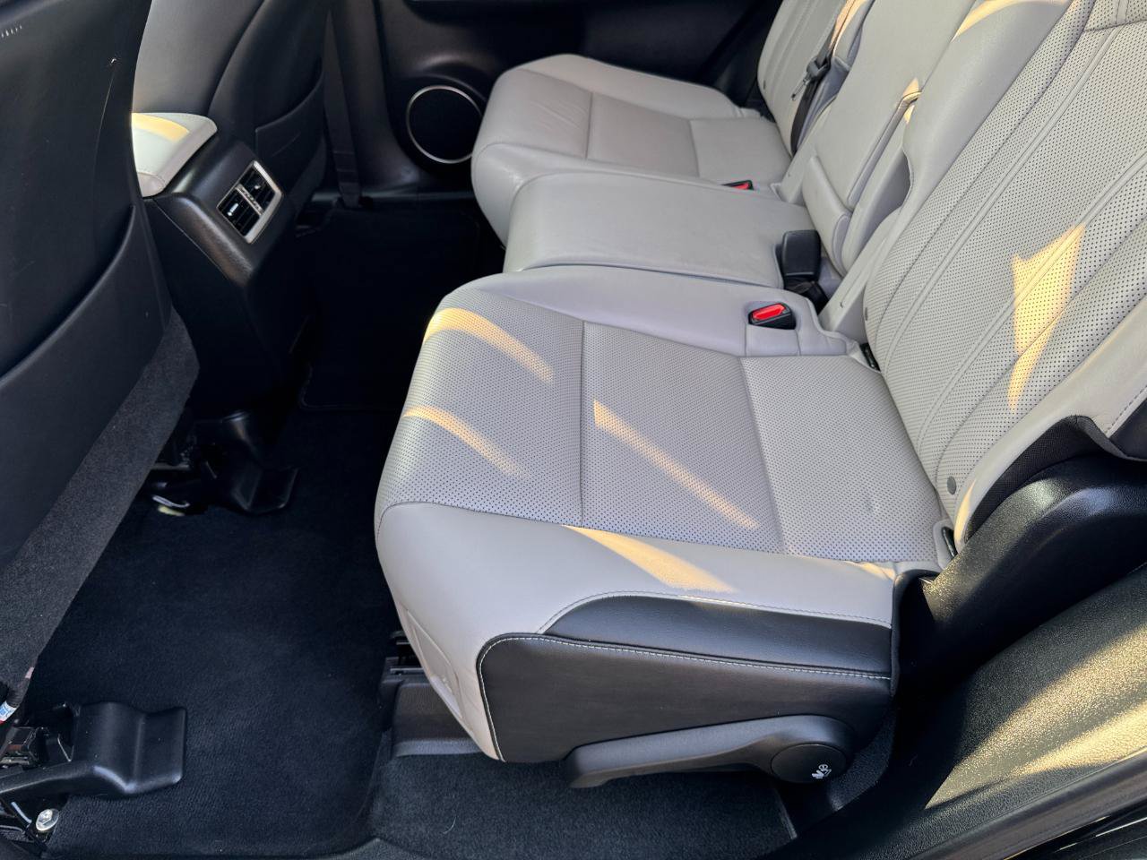 Used 2018 Lexus RX 350L FWD image 17