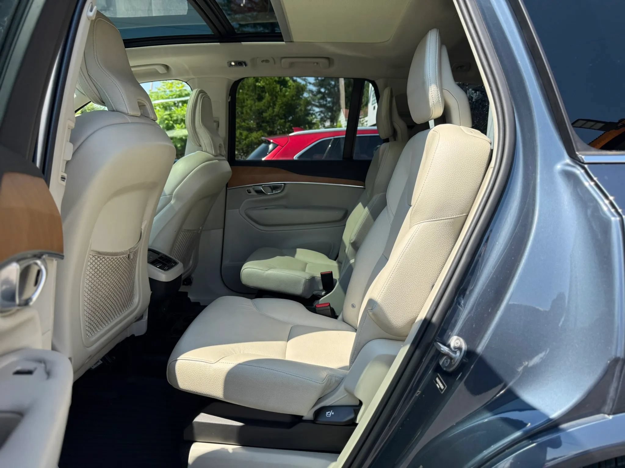 Used 2022 Volvo XC90 T6 Momentum w/ Advanced Package AWD/4WD image 27