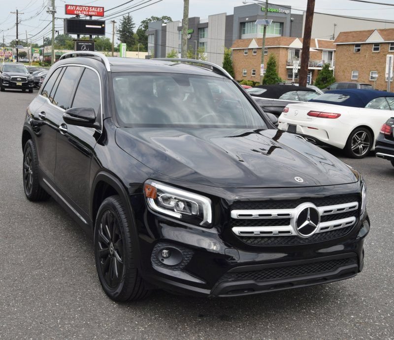 Used 2021 Mercedes-Benz GLB 250 4MATIC w/ Premium Package image 12