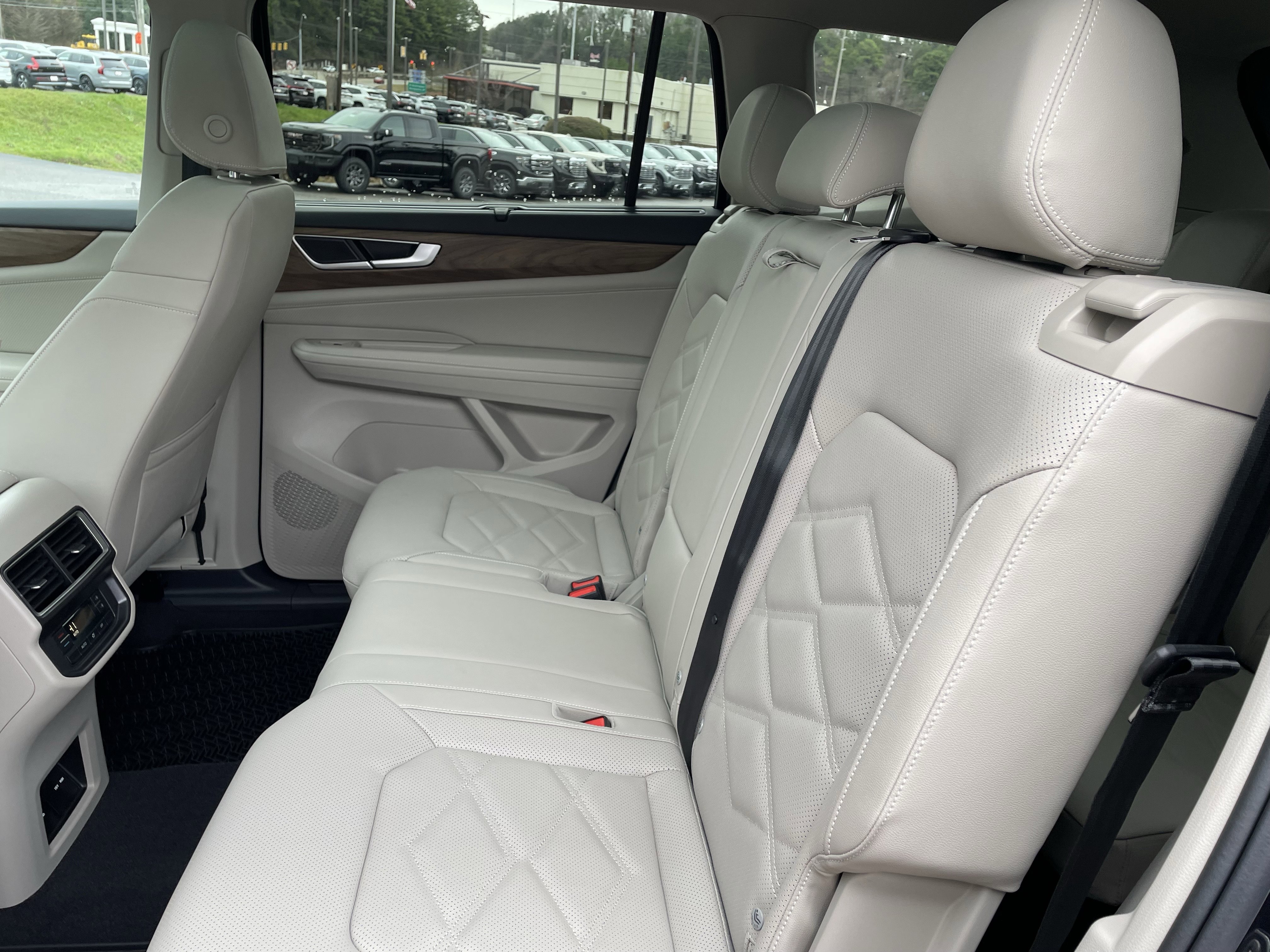 New 2026 Volkswagen Atlas SE image 12