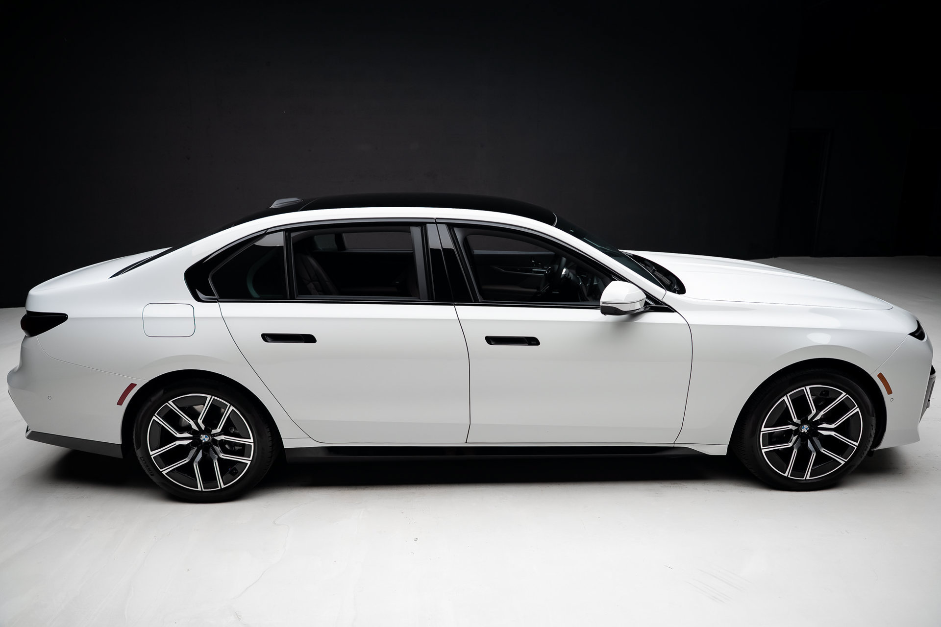Used 2026 BMW 740i RWD image 32