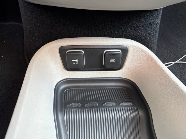 Used 2018 Chrysler Pacifica Touring Plus w/ Tire & Wheel Group FWD image 34