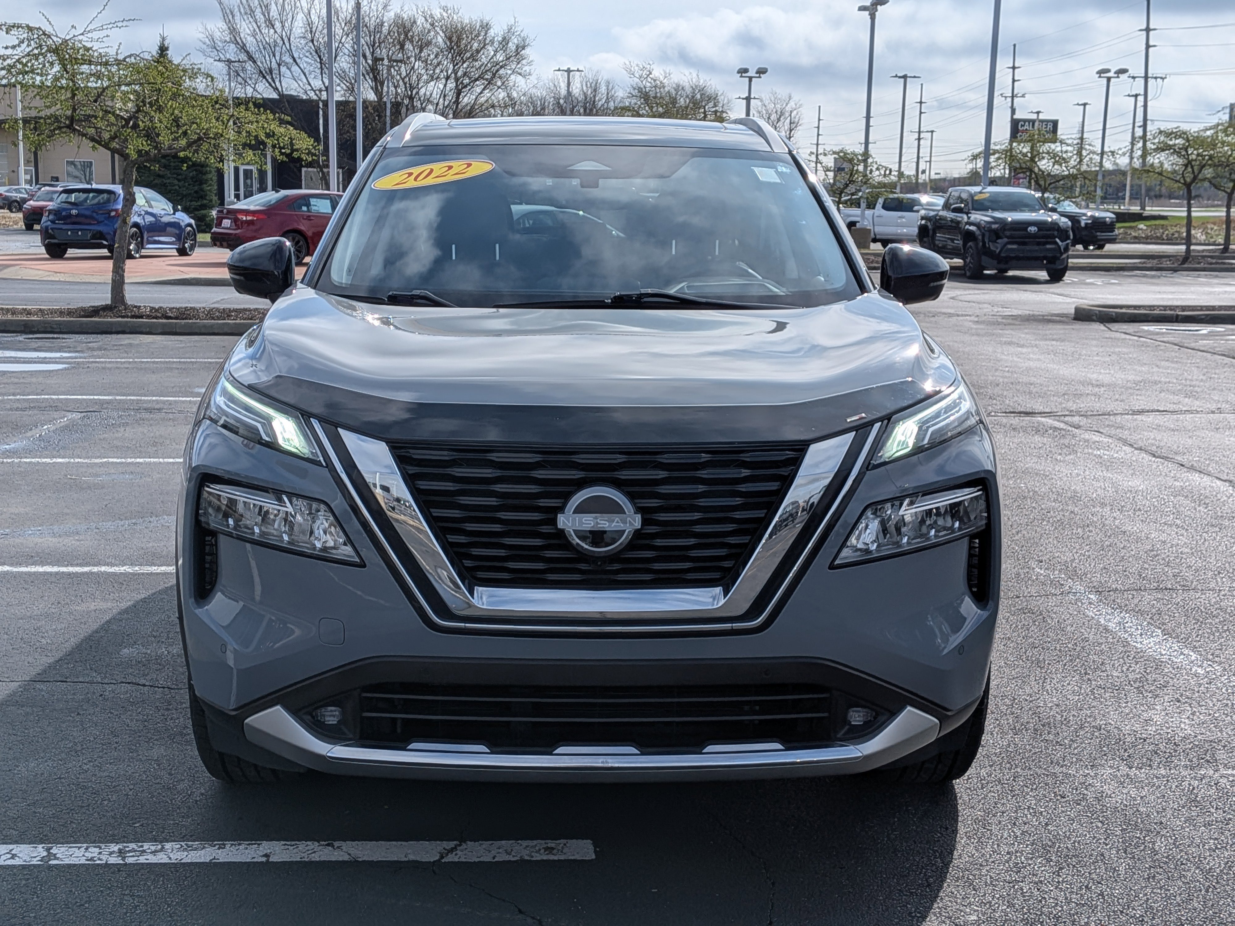 Used 2022 Nissan Rogue Platinum w/ Head-Up Display Package AWD/4WD image 2