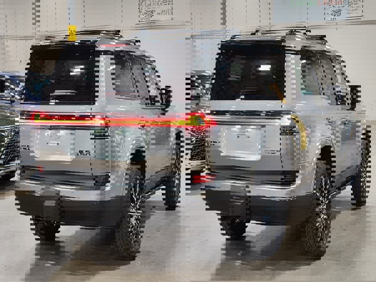 Used 2025 Lexus GX 550 Luxury+ 4WD image 8