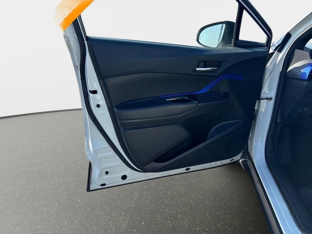 Used 2020 Toyota C-HR XLE image 10