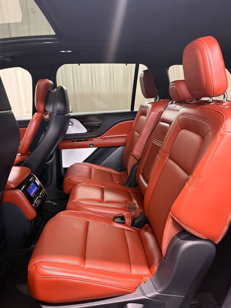 Used 2025 Lincoln Aviator Reserve w/ Equipment Group 201A AWD/4WD image 15