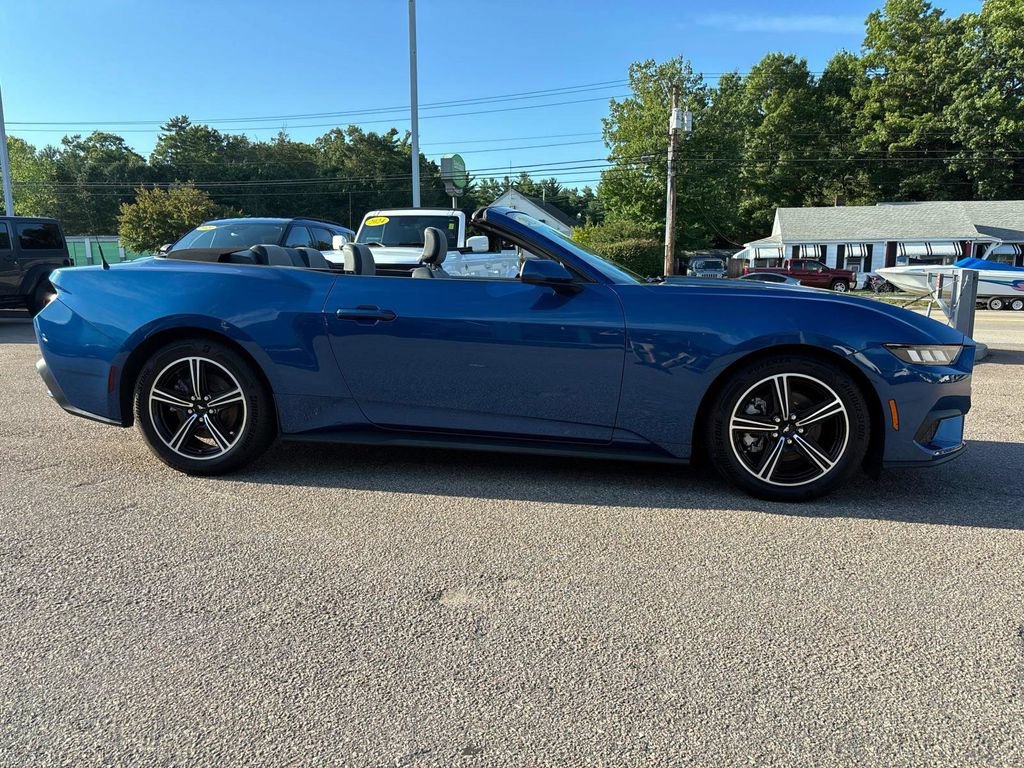 Used 2024 Ford Mustang Convertible RWD image 2