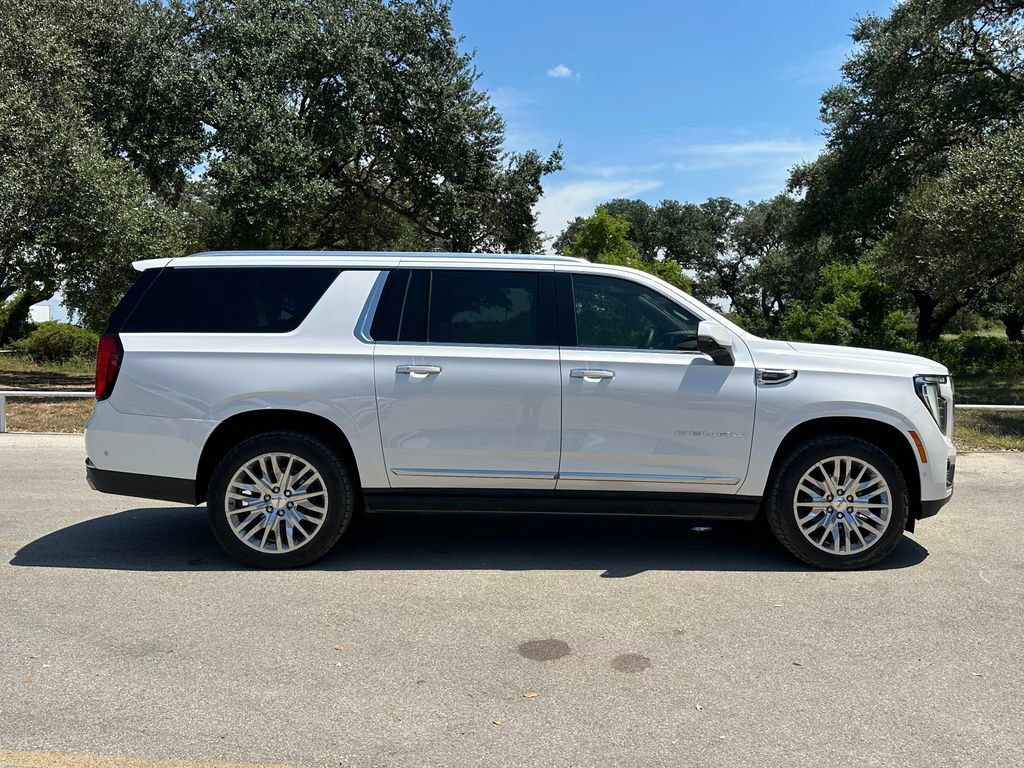 Used 2025 GMC Yukon XL Denali w/ Sun & Power Step Package AWD/4WD image 4