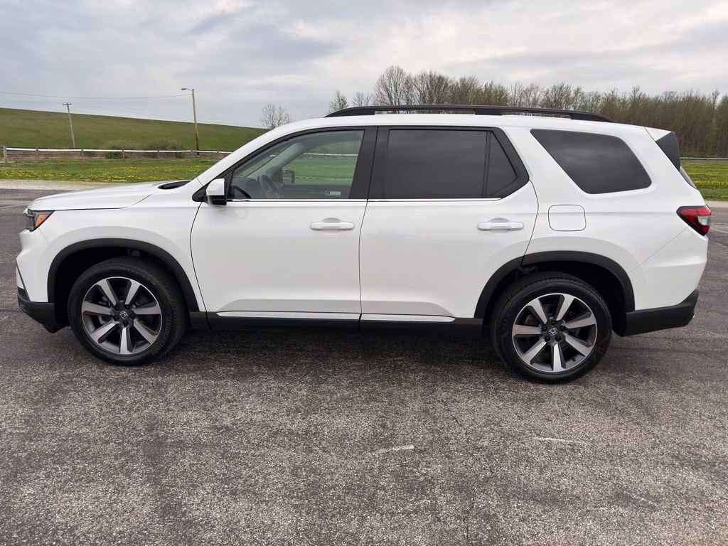 Used 2024 Honda Pilot Touring image 11