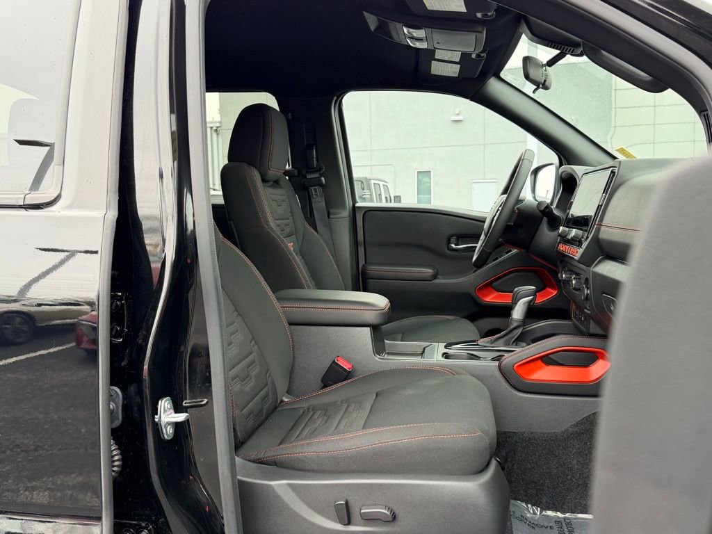 Used 2025 Nissan Frontier PRO-4X image 22