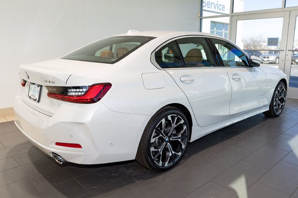 Used 2026 BMW 330i xDrive Sedan w/ Convenience Package AWD/4WD image 15