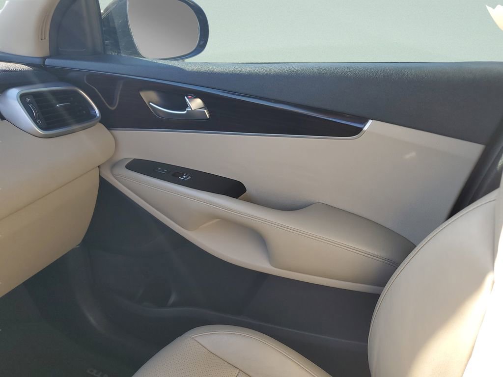 Used 2019 Kia Sorento EX image 16