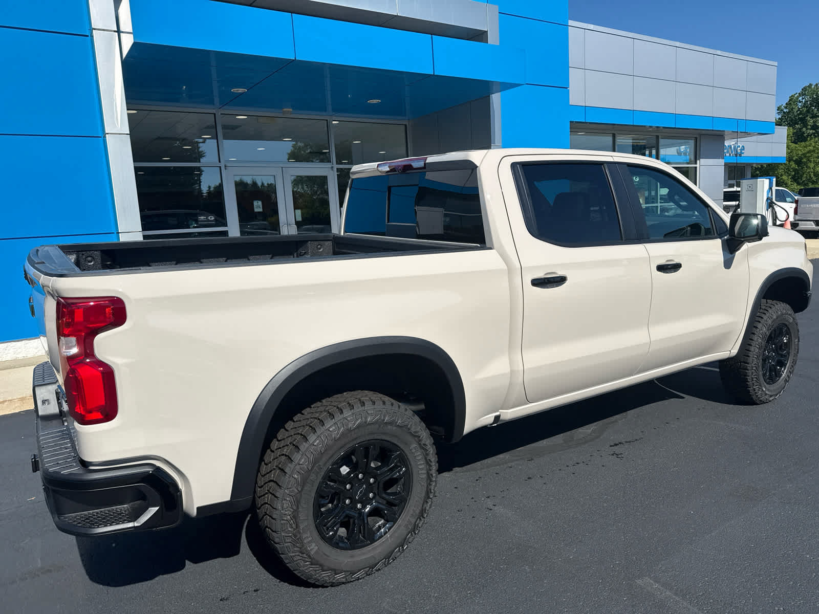 New 2026 Chevrolet Silverado 1500 ZR2 w/ LPO, Dark Essentials Package AWD/4WD image 12