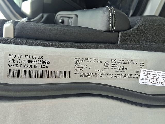 Used 2025 Jeep Grand Cherokee Limited image 27