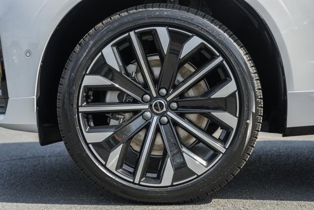 New 2026 Volvo XC60 T8 Ultra w/ Protection Package Premier image 17