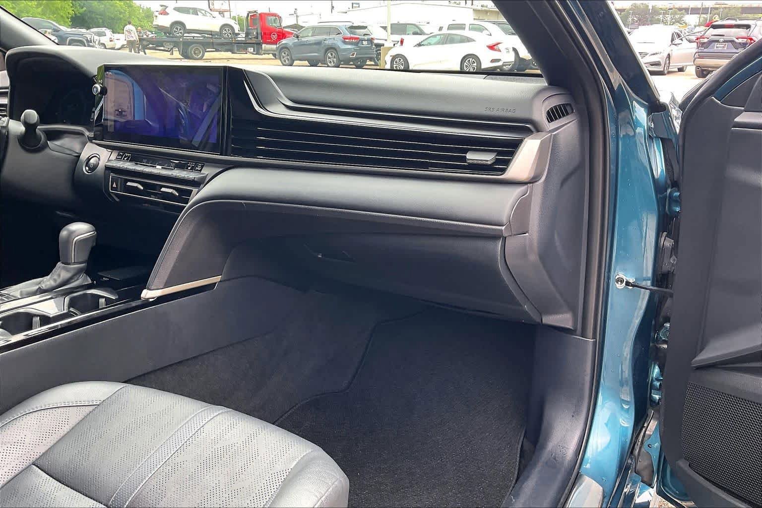 Used 2025 Toyota Camry XSE FWD image 17
