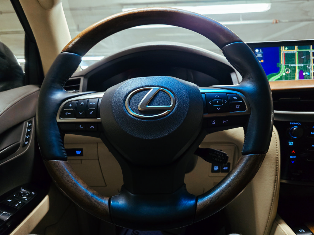 Used 2017 Lexus LX 570 4WD w/ Luxury Package image 24