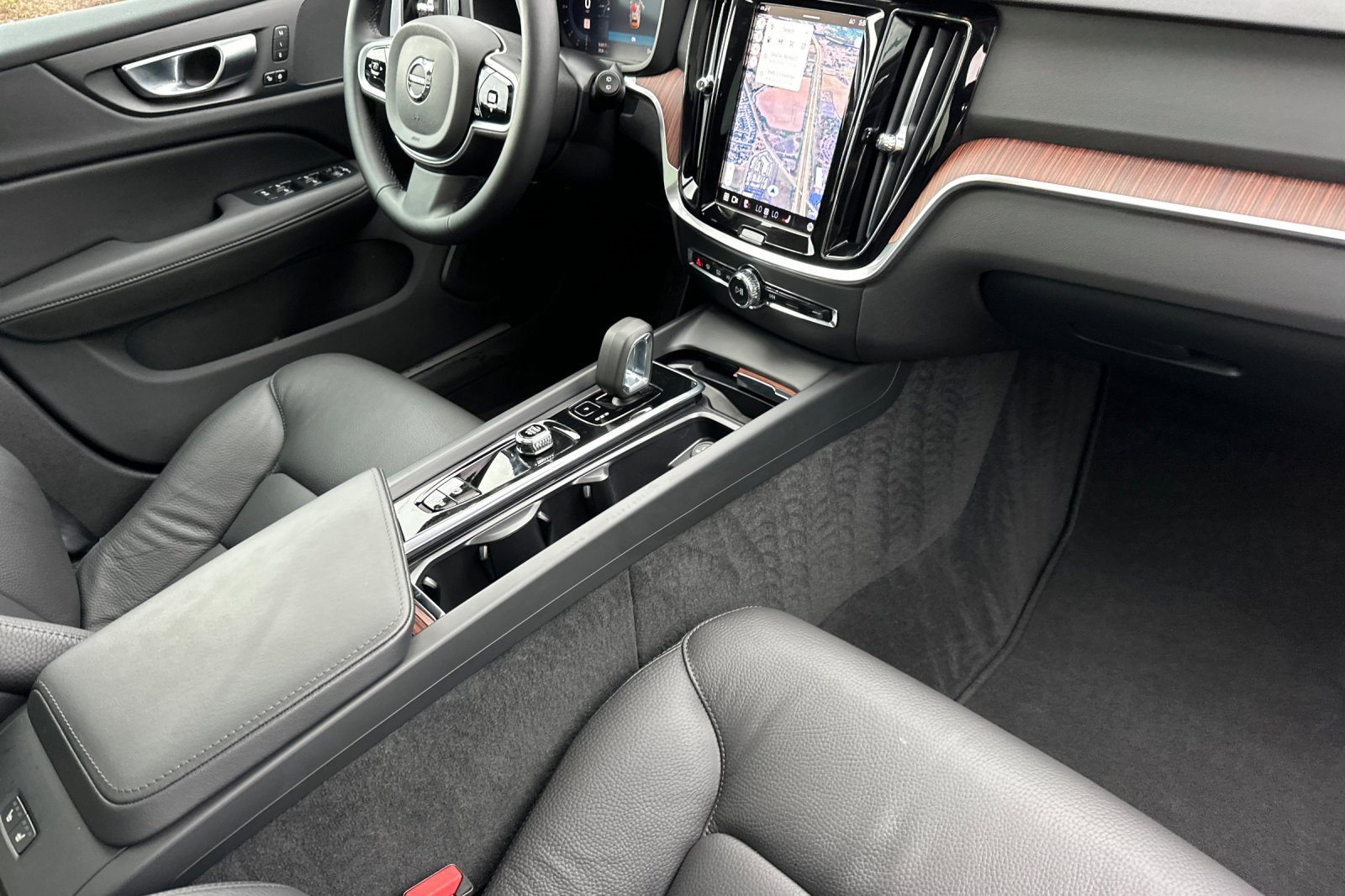 Used 2025 Volvo V60 B5 Cross Country Plus image 16