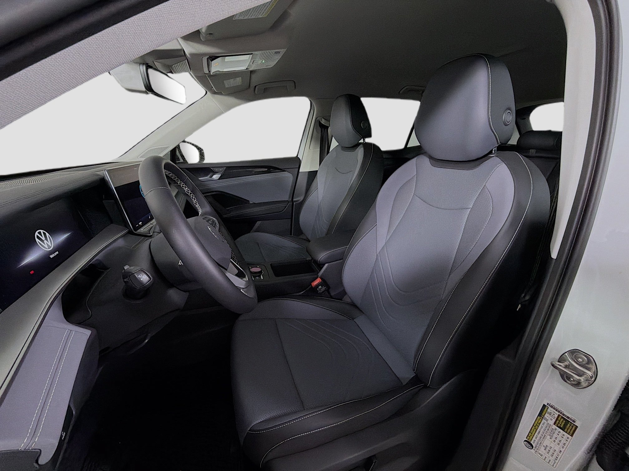 Used 2025 Volkswagen Tiguan SE FWD image 11