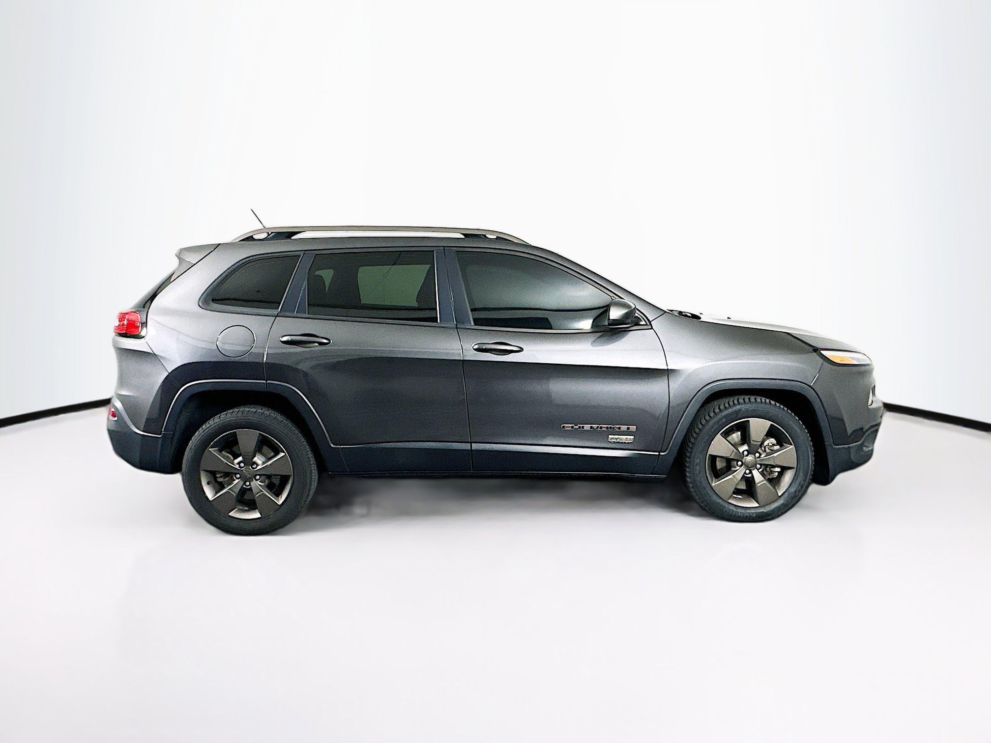 Used 2016 Jeep Cherokee 75th Anniversary FWD image 10