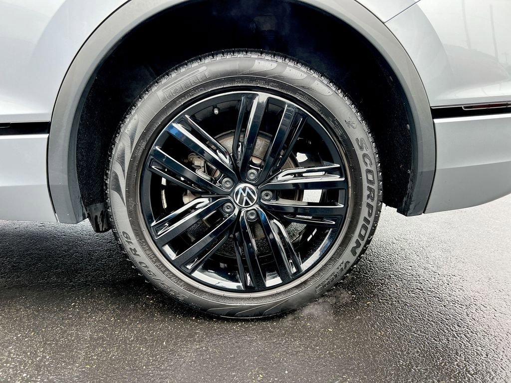 Used 2022 Volkswagen Tiguan SE R-Line image 27
