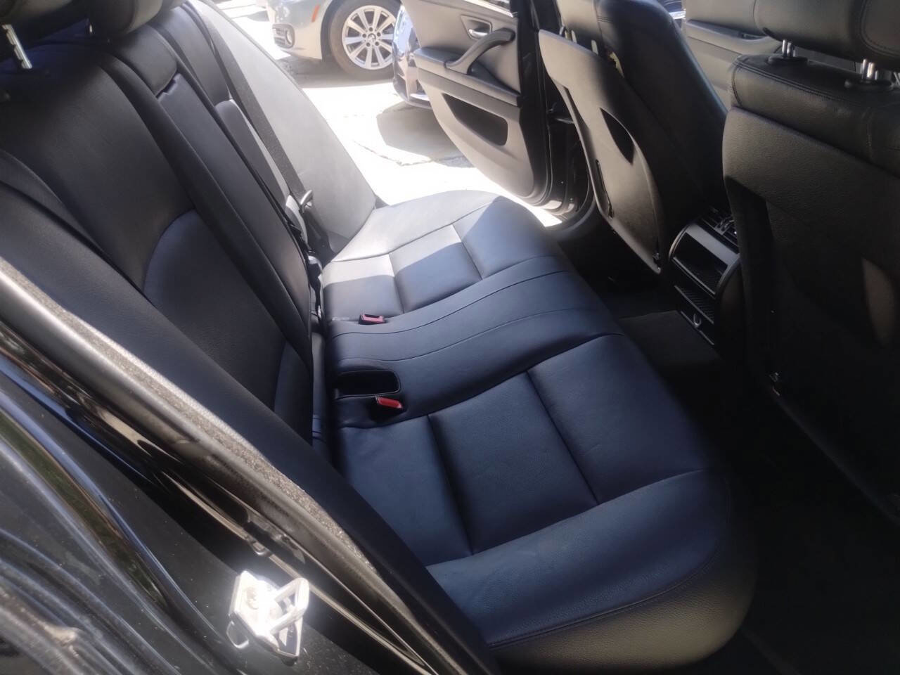 Used 2016 BMW 528i Sedan w/ Premium Package image 24