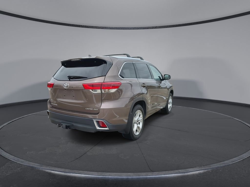 Used 2017 Toyota Highlander Limited AWD/4WD image 8