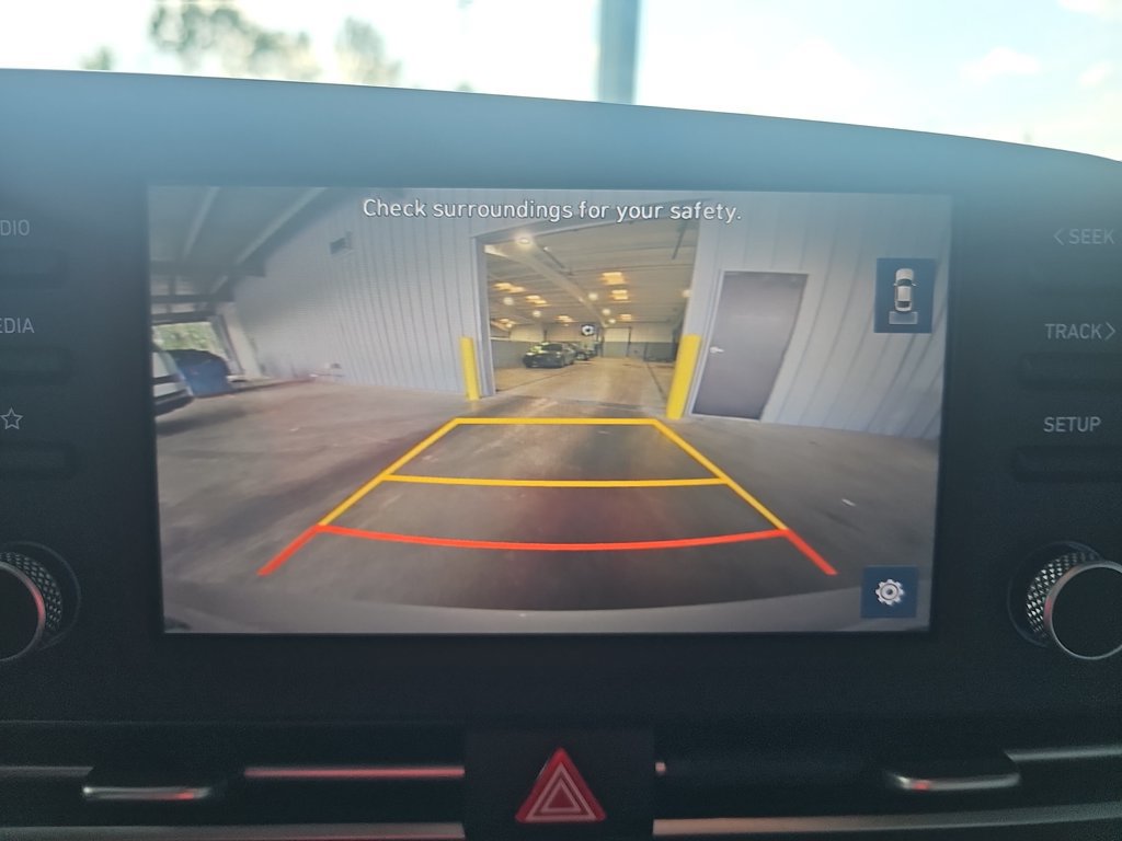 Certified 2023 Hyundai Elantra SE FWD image 21