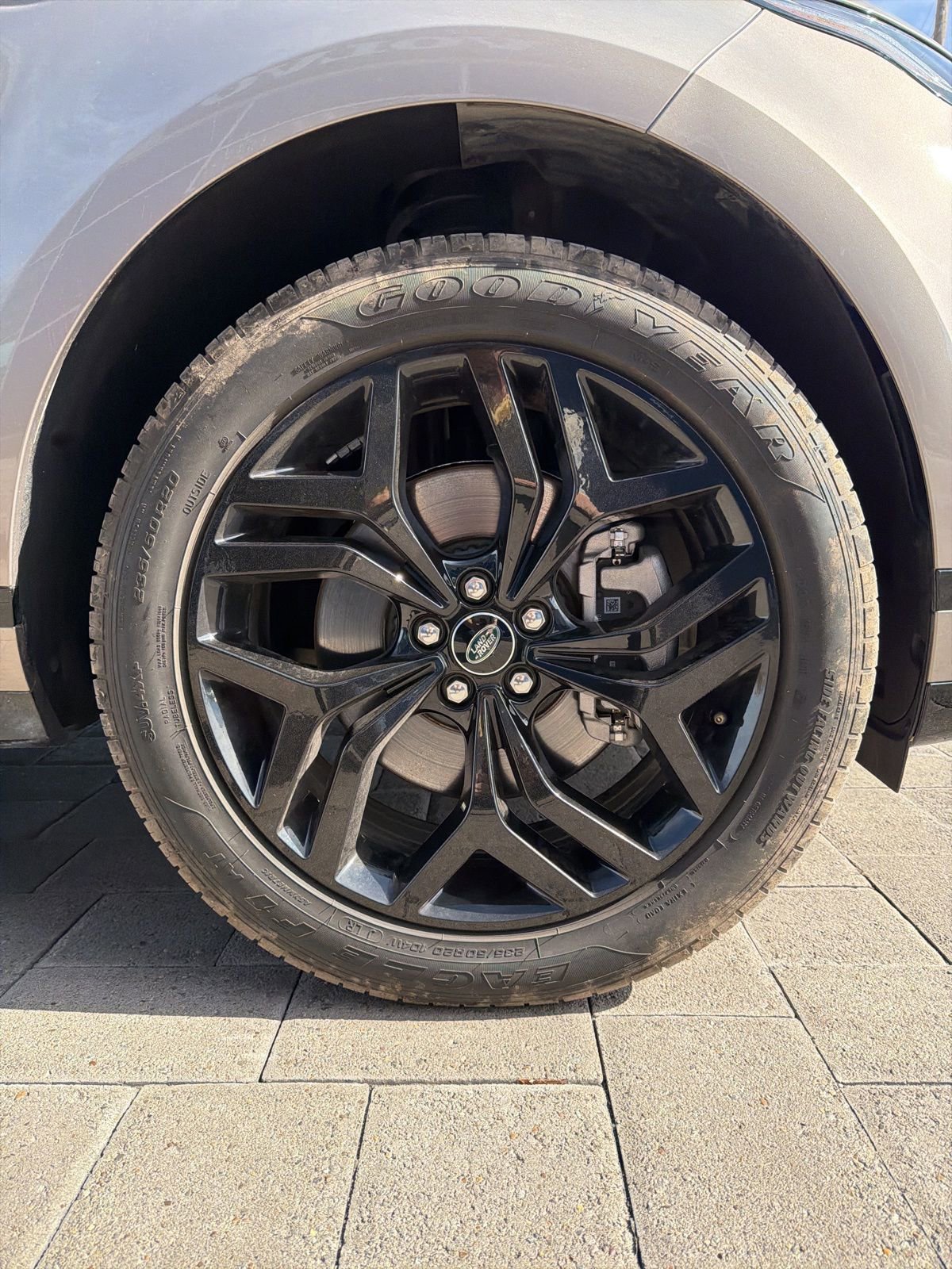 Used 2023 Land Rover Range Rover Evoque R-Dynamic SE image 7