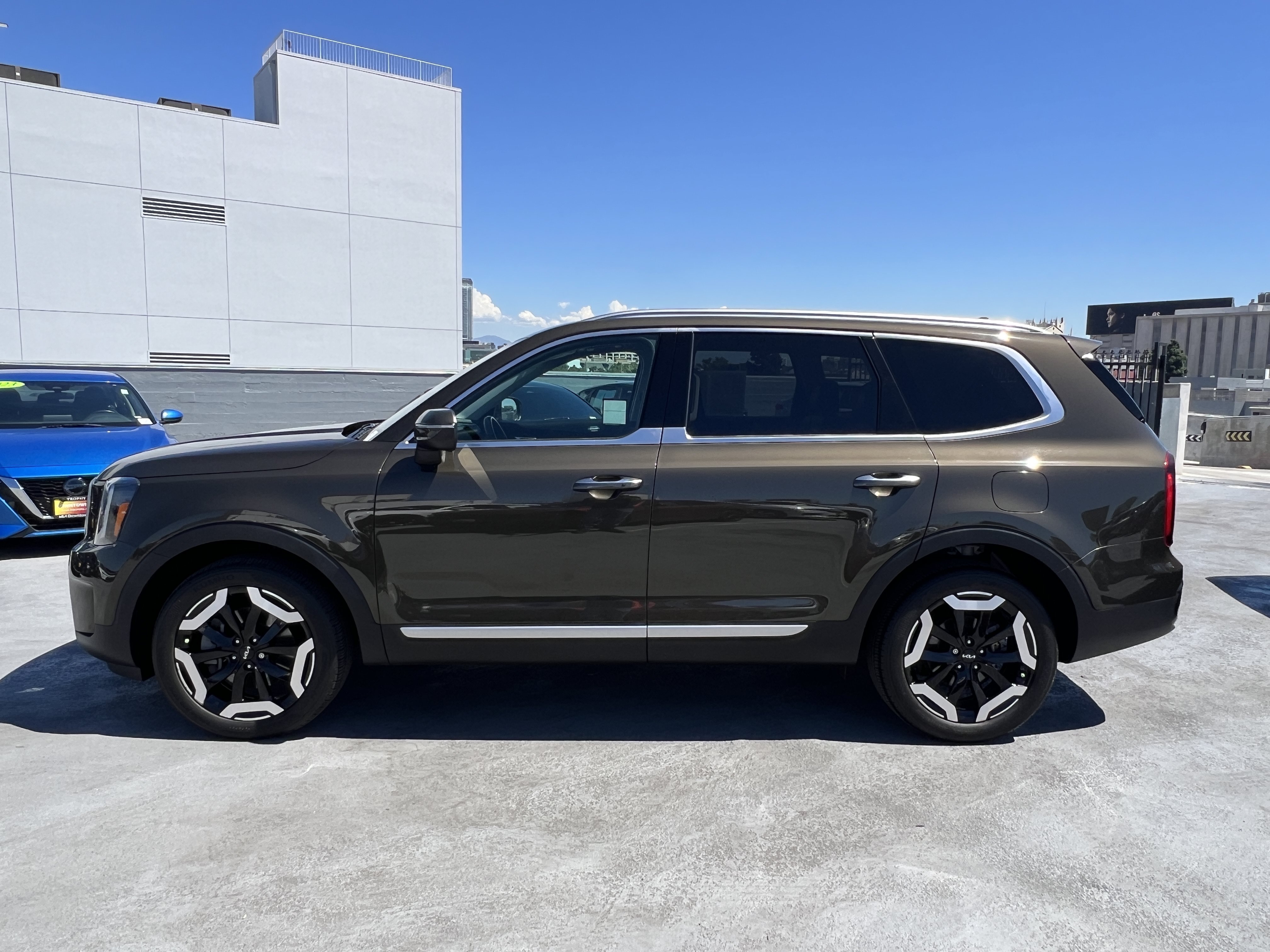 Certified 2023 Kia Telluride S FWD image 3