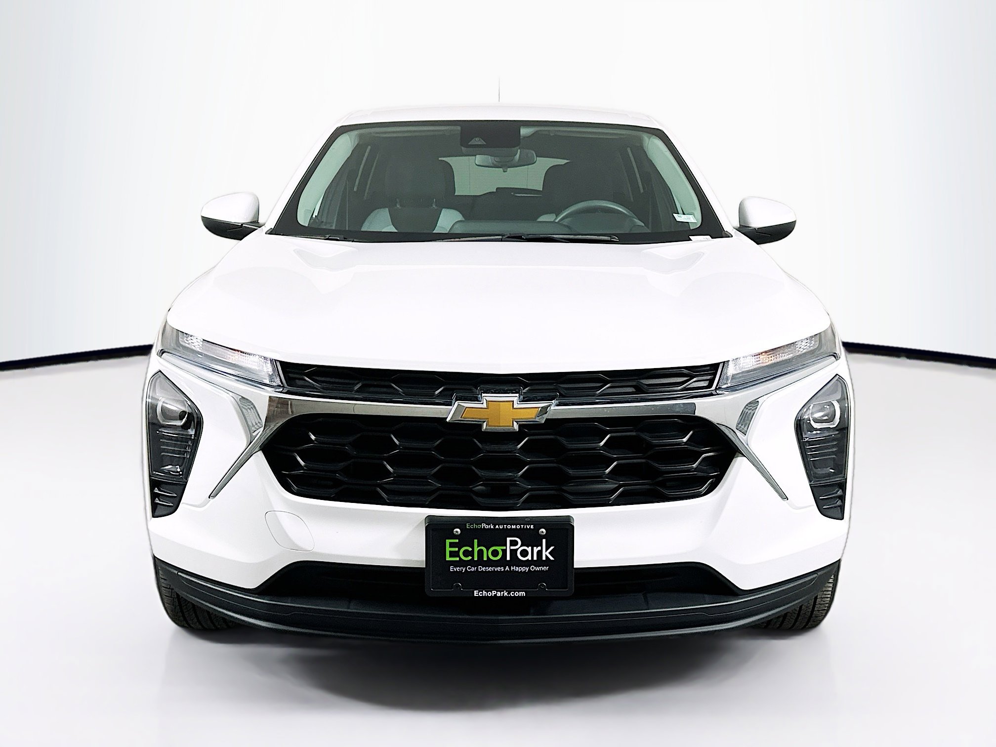 Used 2024 Chevrolet Trax LS w/ LS Convenience Package image 2