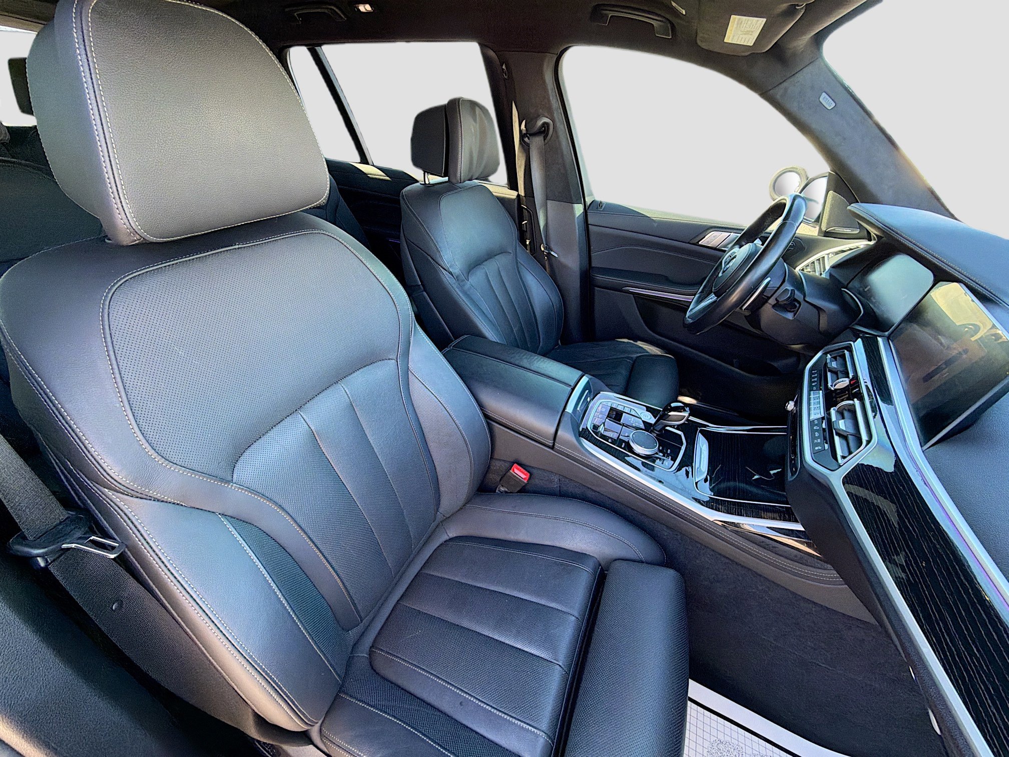 Used 2022 BMW X7 xDrive40i w/ M Sport Package image 16