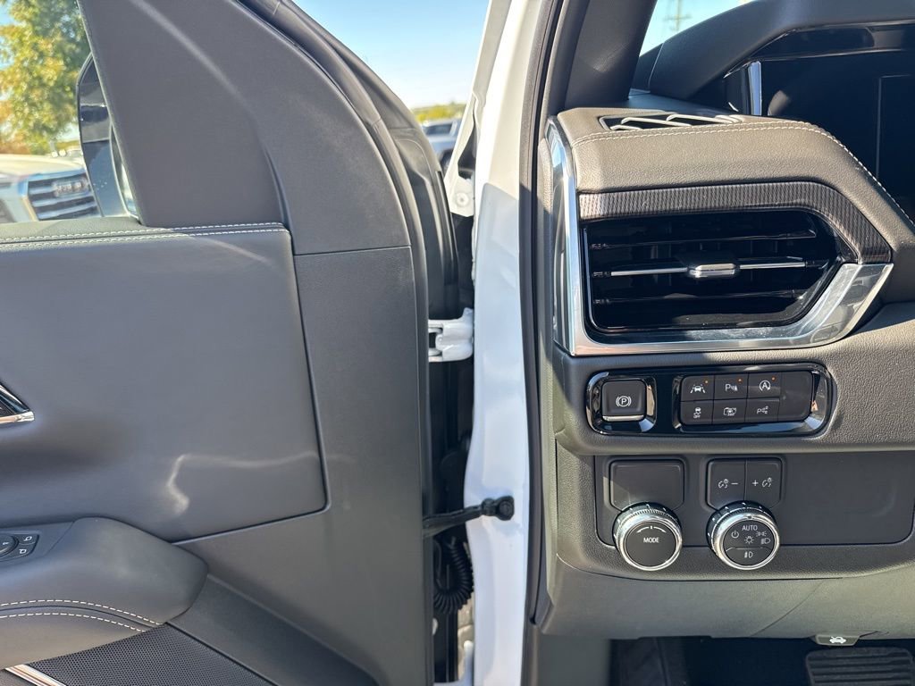 New 2026 GMC Yukon XL Elevation w/ LPO, Elevation Black Package image 15