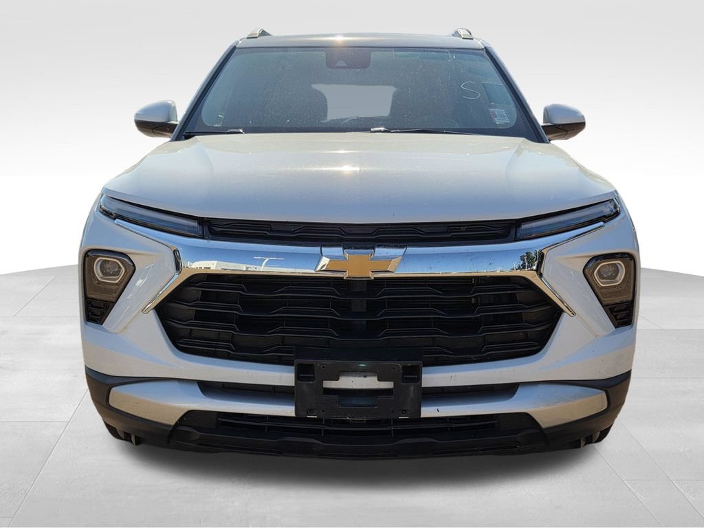 Used 2025 Chevrolet TrailBlazer LT w/ Driver Confidence Package AWD/4WD image 3